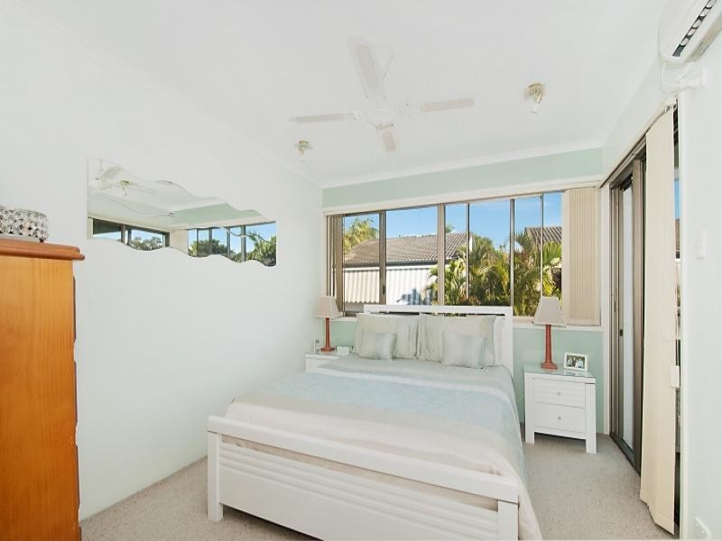 15/9 Freyburg Street, Bundall QLD 4217