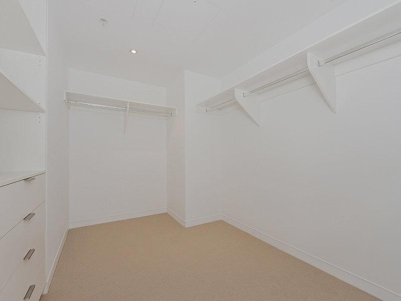 22003/4 Charles Ave, Broadbeach QLD 4218