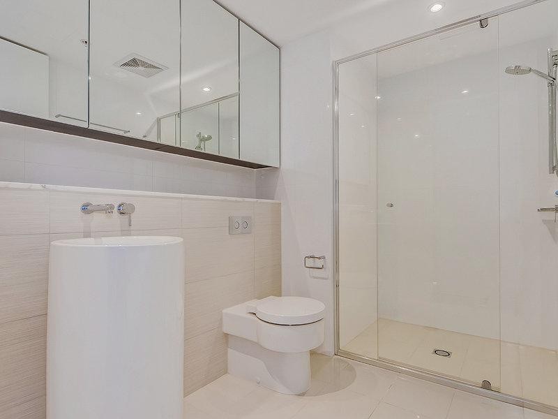 22003/4 Charles Ave, Broadbeach QLD 4218