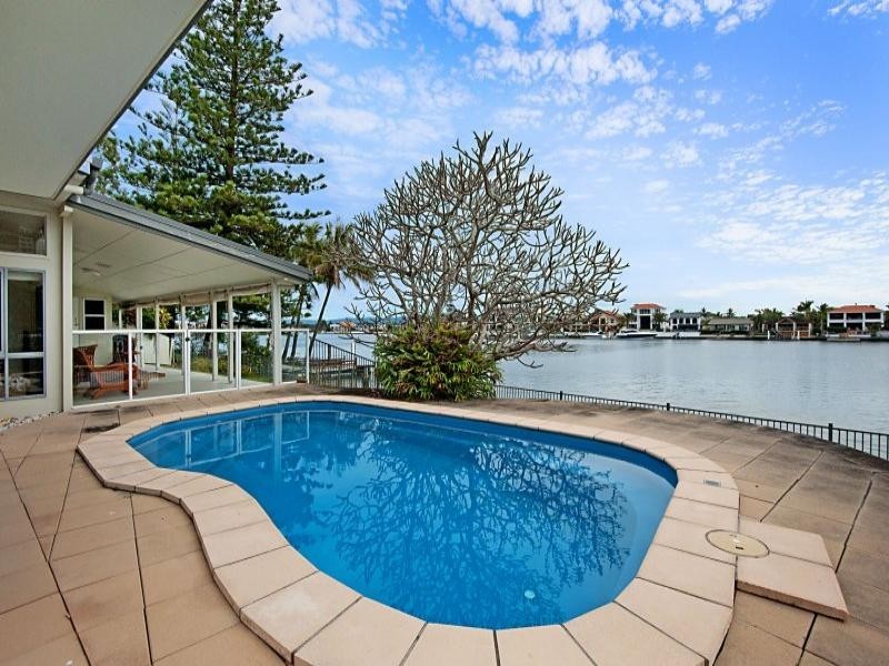 8 Paradise Place, Surfers Paradise QLD 4217