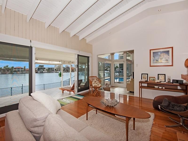 8 Paradise Place, Surfers Paradise QLD 4217