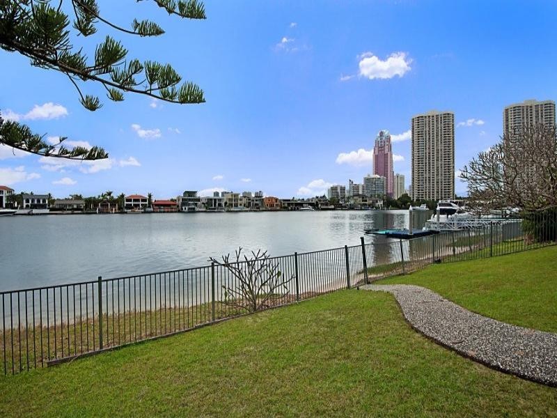 8 Paradise Place, Surfers Paradise QLD 4217