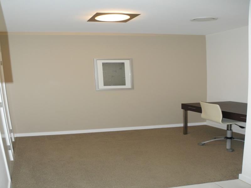 33 T E Peters Dve, Broadbeach Waters QLD 4218