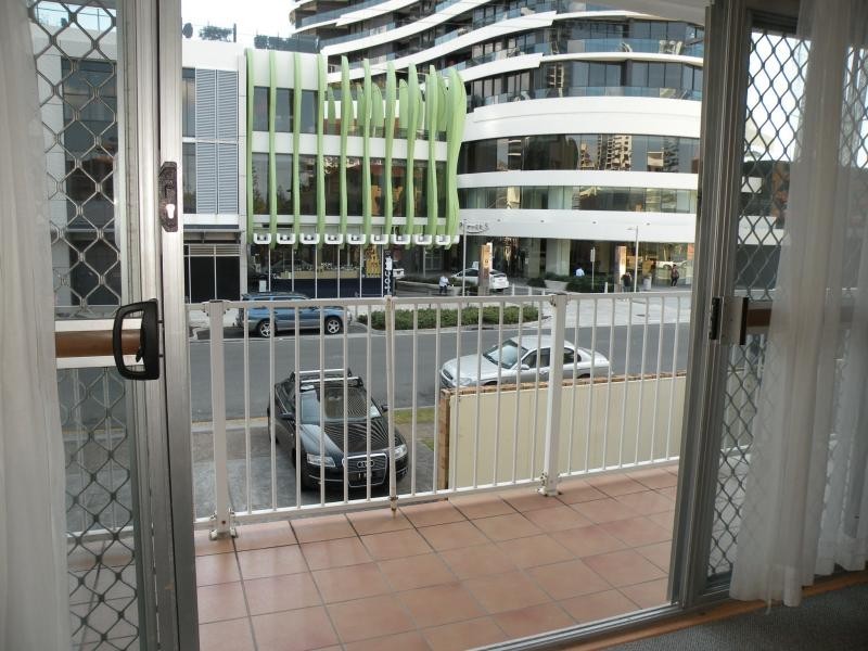 3/12 Elizabeth Ave, Broadbeach QLD 4218