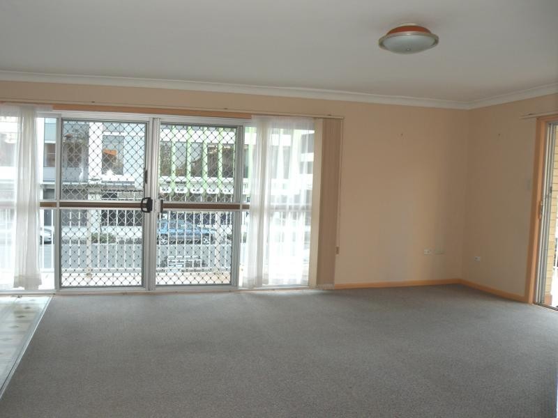 3/12 Elizabeth Ave, Broadbeach QLD 4218