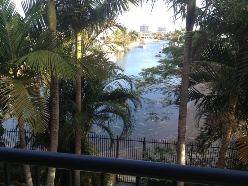 36 T.E Peters Drive, Broadbeach Waters QLD 4218