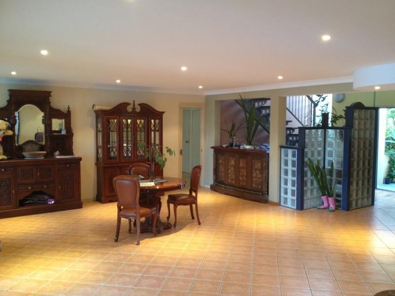 36 T.E Peters Drive, Broadbeach Waters QLD 4218