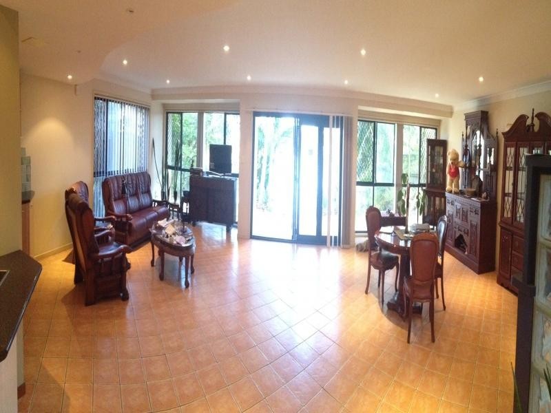 36 T.E Peters Drive, Broadbeach Waters QLD 4218