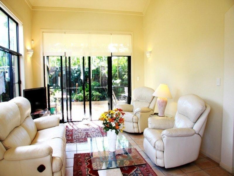 1/18 Poinciana Crescent, Bundall QLD 4217