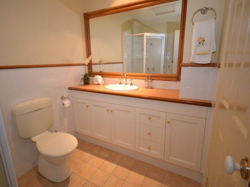 1/18 Poinciana Crescent, Bundall QLD 4217