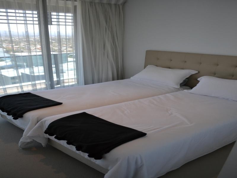 Mid-Floor/4 Charles Avenue – Oracle, Broadbeach QLD 4218