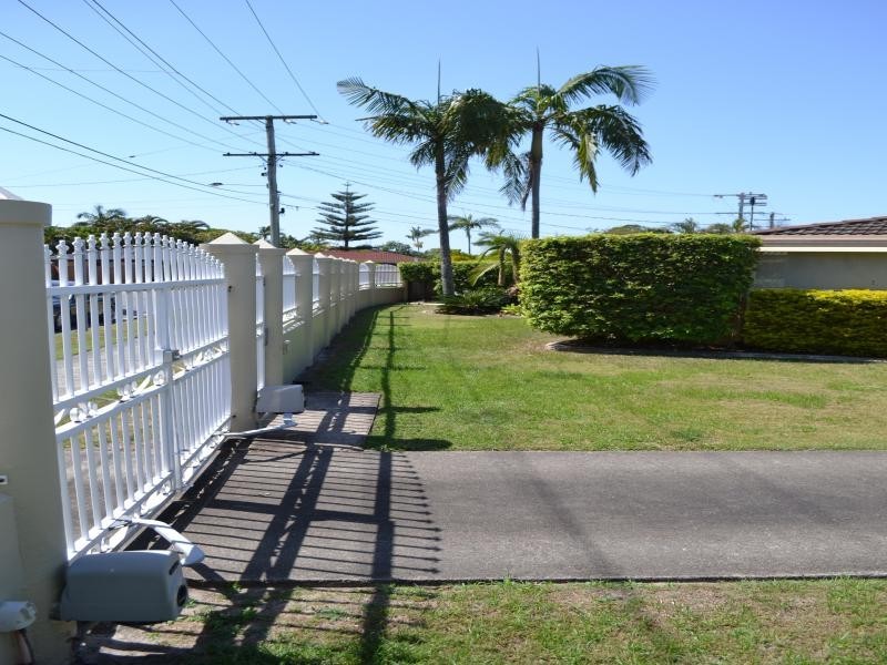 6 Melody Street, Mermaid Waters QLD 4218