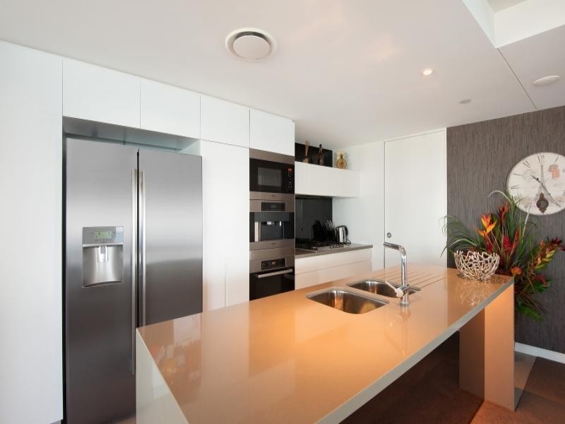 12105  /1  Oracle Bvde, Broadbeach QLD 4218