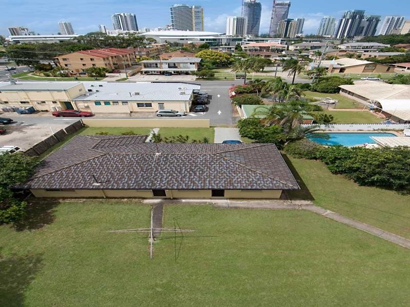 13 Chant street, Broadbeach Waters QLD 4218