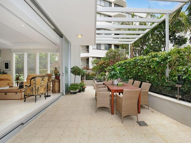 2/9 Broadbeach Blvd, Broadbeach QLD 4218