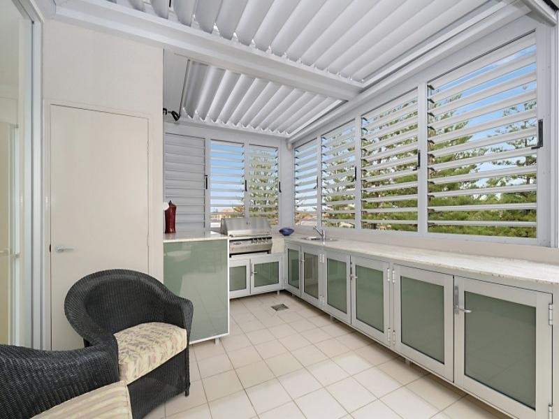 2/9 Broadbeach Blvd, Broadbeach QLD 4218