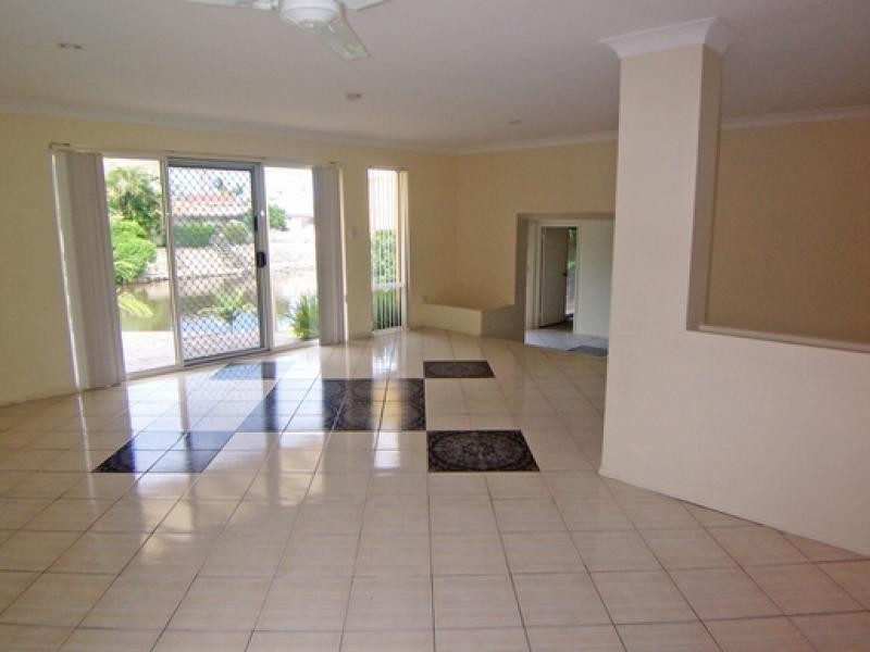 8 Flamingo Key, Broadbeach Waters QLD 4218