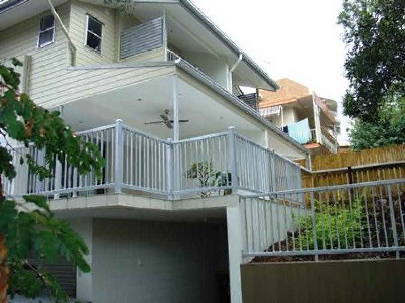 106 Carrmody Rd, St Lucia QLD 4067