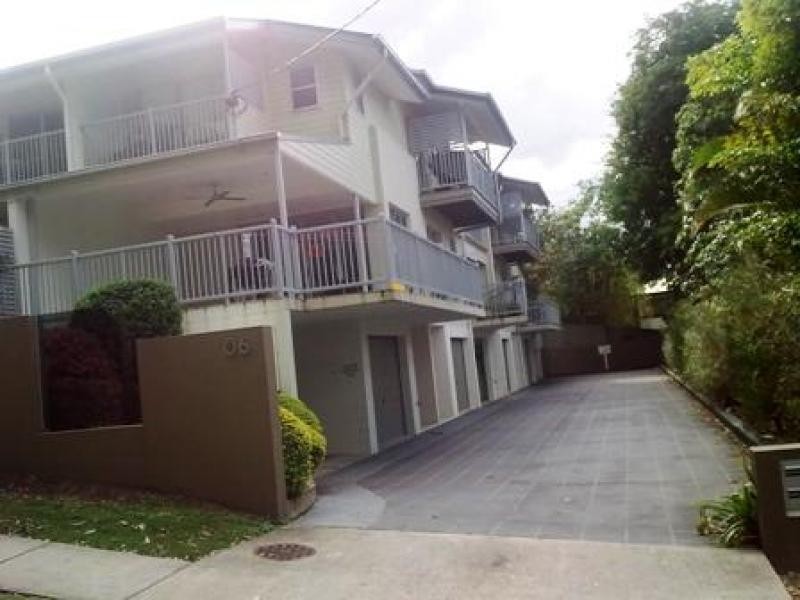 106 Carrmody Rd, St Lucia QLD 4067