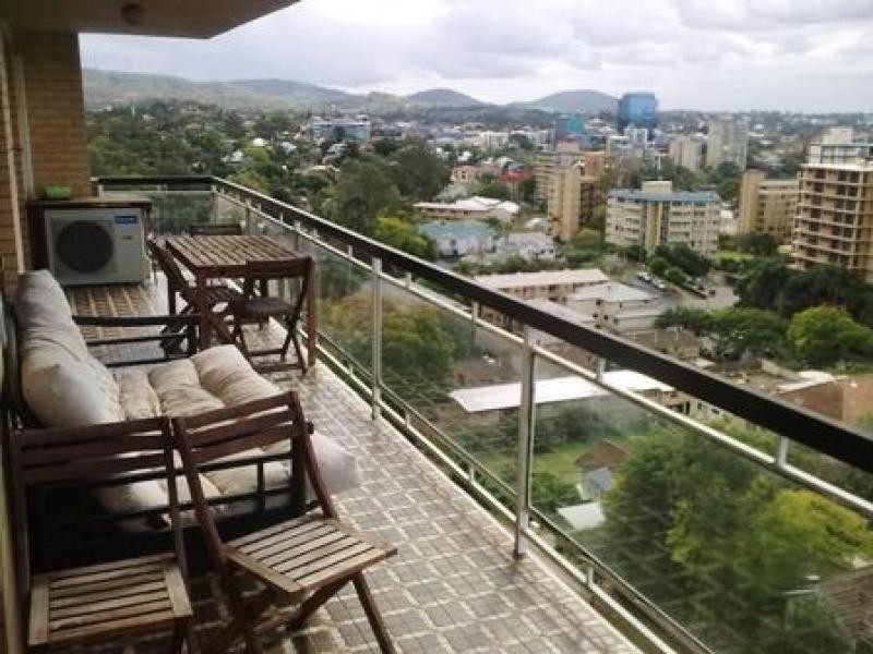 60 Bellevue Tce, St Lucia QLD 4067