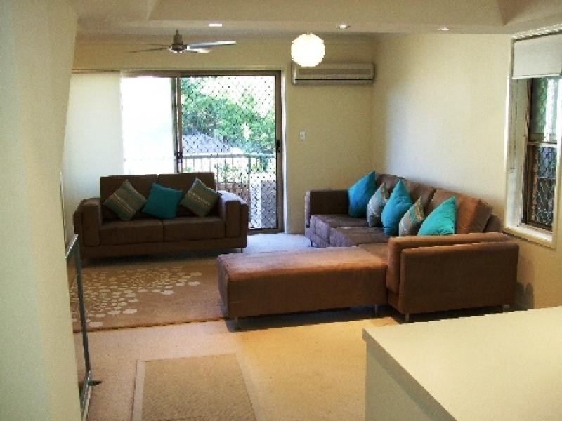 Mitre st, St Lucia QLD 4067