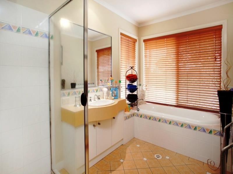 20 Prospect Place, Upper Kedron QLD 4055