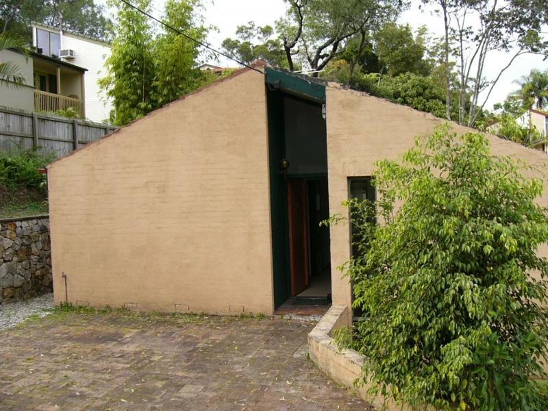 4 Merrilyn, Chapel Hill QLD 4069