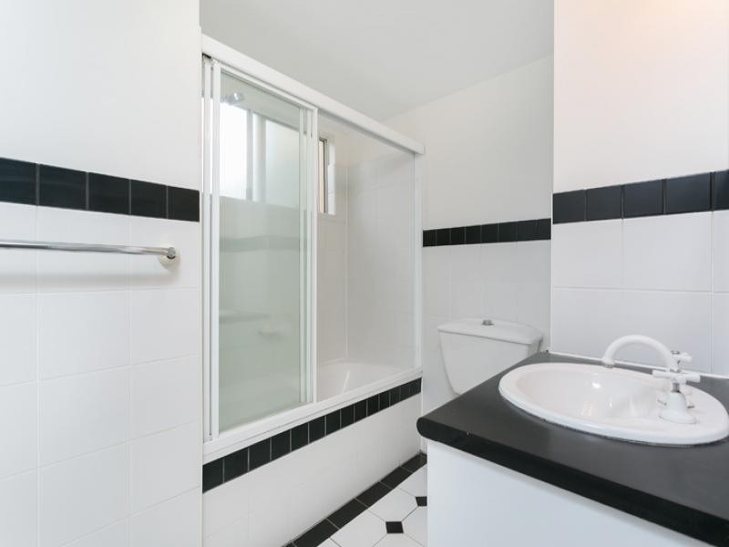 4/79 Dobson, Ascot QLD 4007