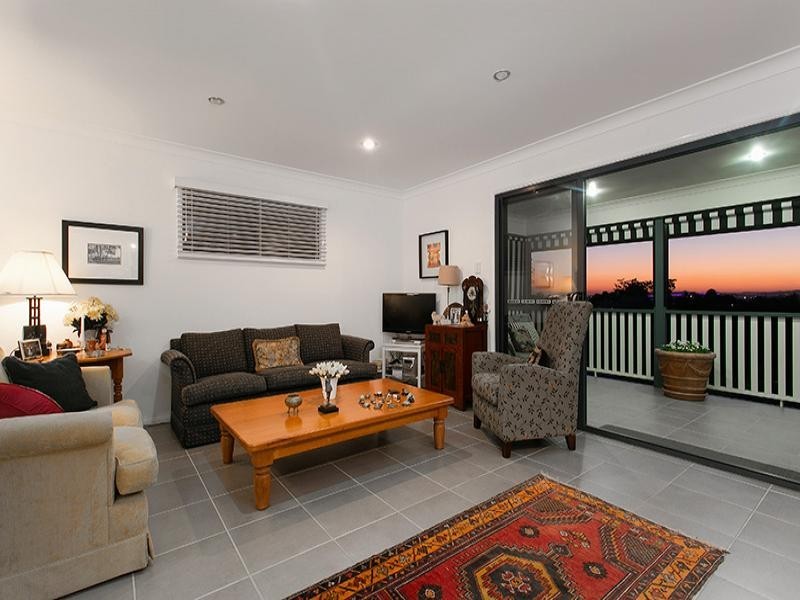 27 Grainger Street, Wynnum QLD 4178