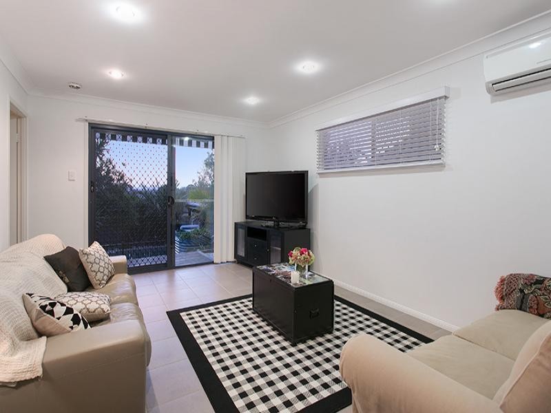 27 Grainger Street, Wynnum QLD 4178