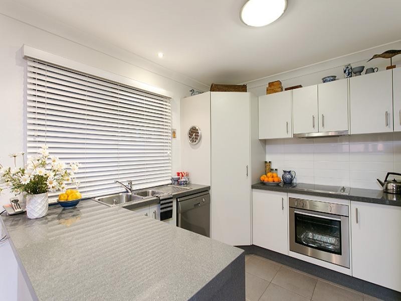 27 Grainger Street, Wynnum QLD 4178