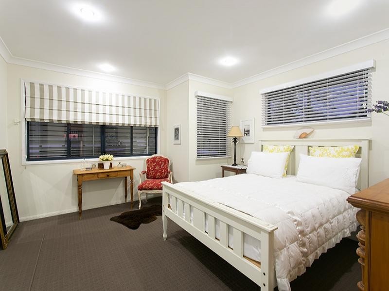 27 Grainger Street, Wynnum QLD 4178