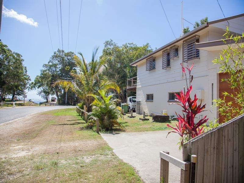 2 Millers Lane, Amity Point QLD 4183