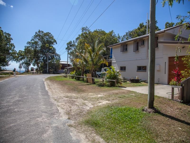 2 Millers Lane, Amity Point QLD 4183