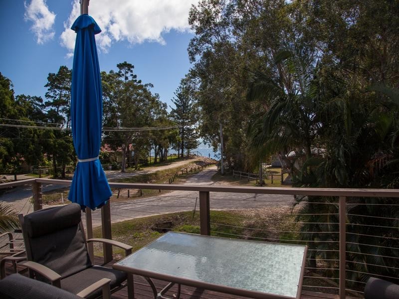 2 Millers Lane, Amity Point QLD 4183