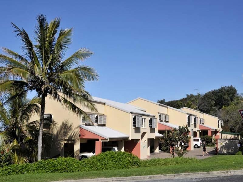 1 Samarinda Drive, Point Lookout QLD 4183