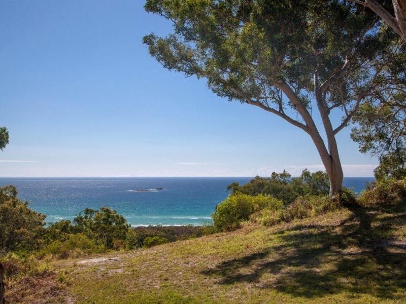 75 Tramican Street, Point Lookout QLD 4183