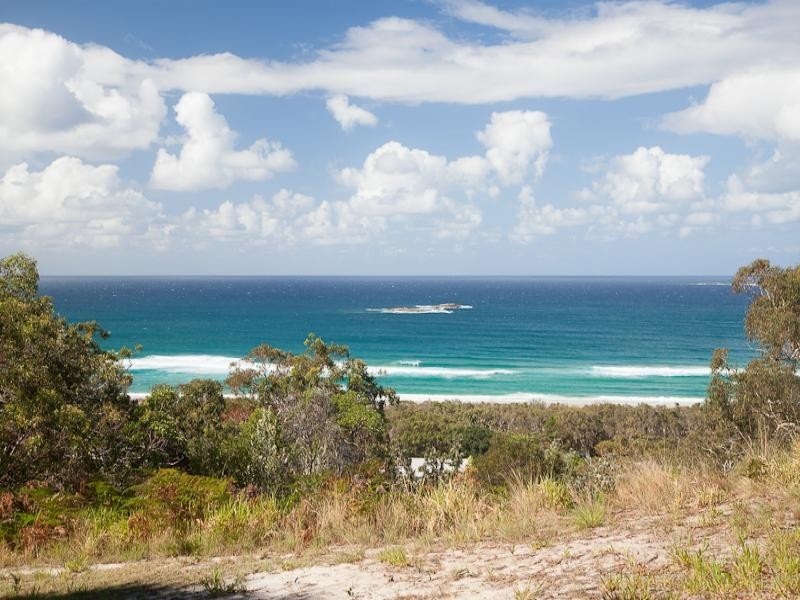 75 Tramican Street, Point Lookout QLD 4183