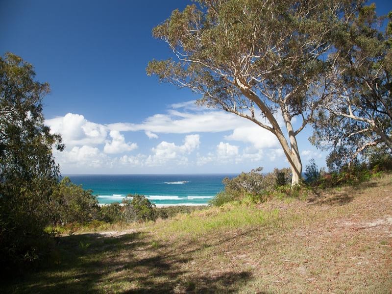 75 Tramican Street, Point Lookout QLD 4183