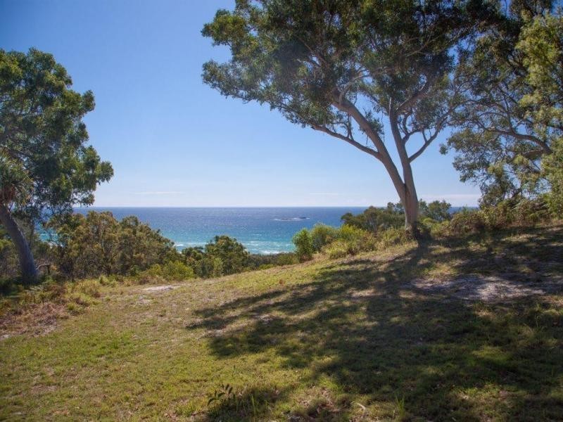 75 Tramican Street, Point Lookout QLD 4183