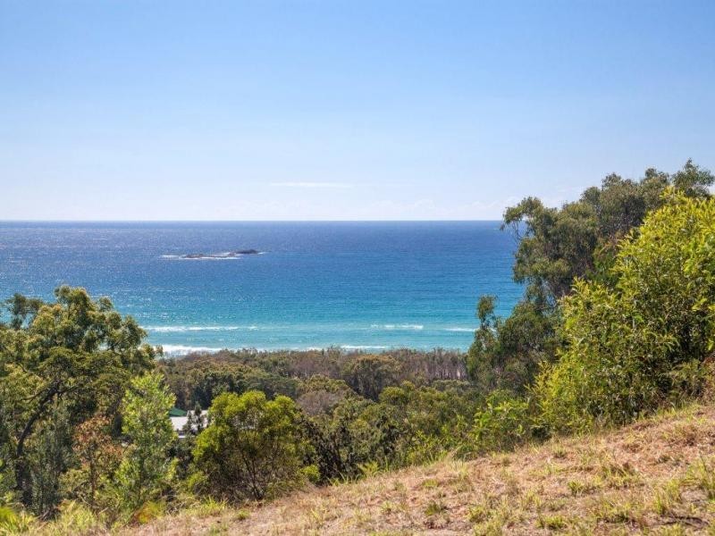 75 Tramican Street, Point Lookout QLD 4183