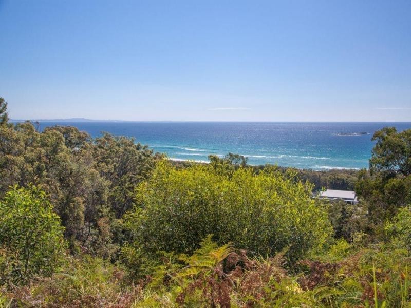 75 Tramican Street, Point Lookout QLD 4183