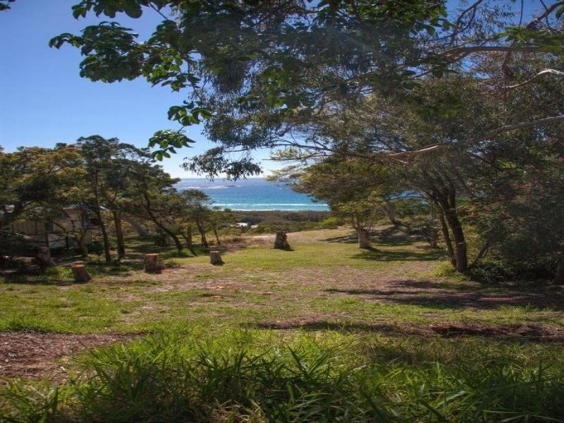 75 Tramican Street, Point Lookout QLD 4183