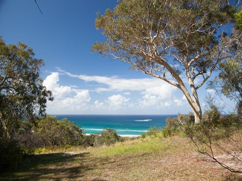 75 Tramican Street, Point Lookout QLD 4183