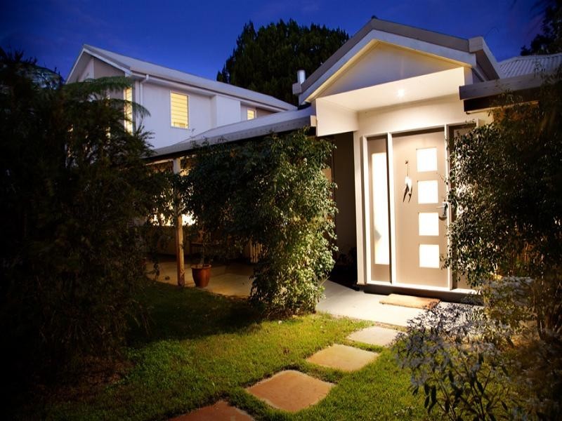 64 Kindara Street, Amity Point QLD 4183