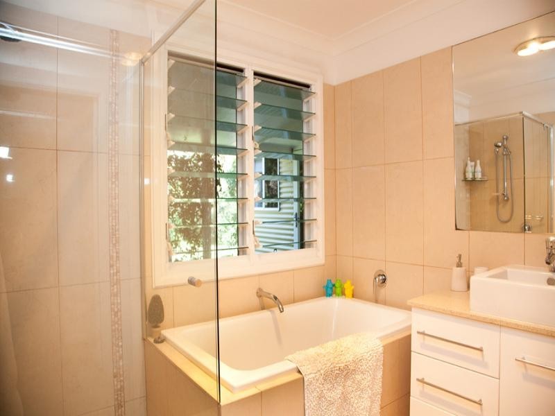 64 Kindara Street, Amity Point QLD 4183