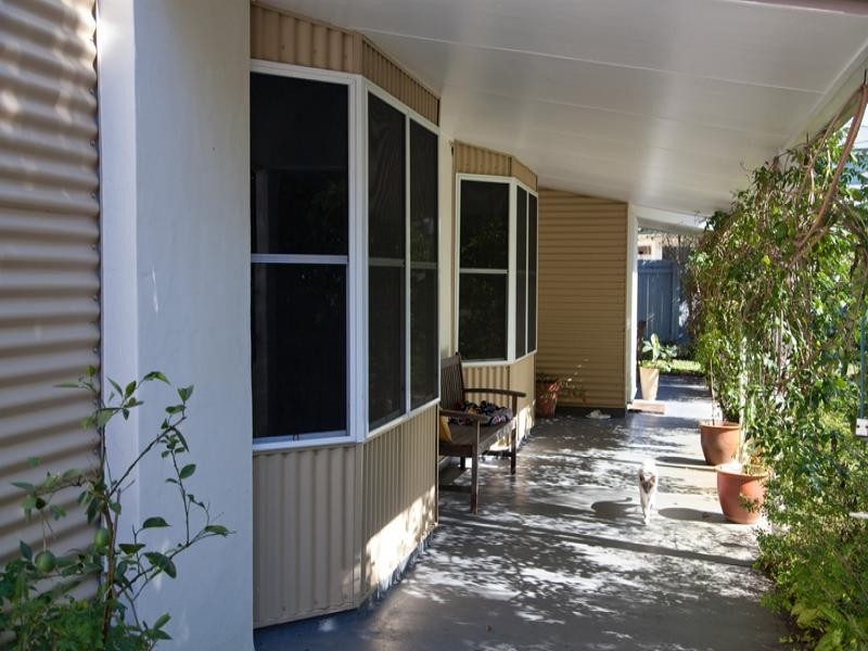 64 Kindara Street, Amity Point QLD 4183