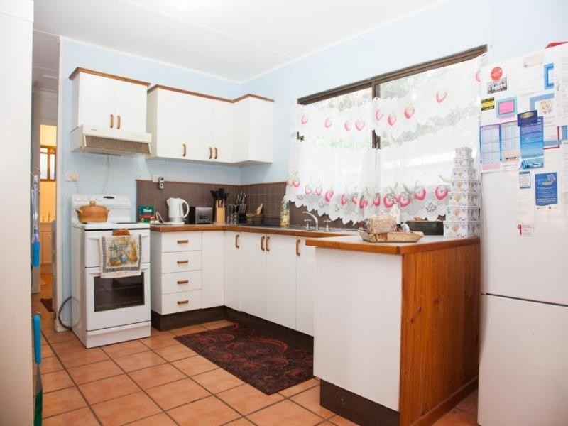 8 Gore Street, Amity Point QLD 4183