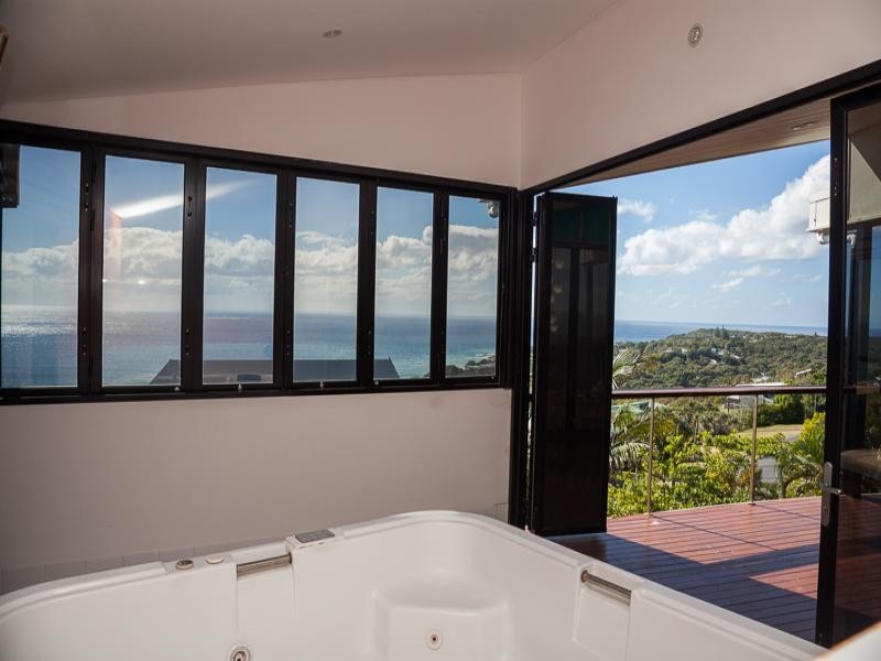 119 Tramican Street, Point Lookout QLD 4183