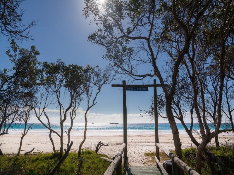 Penthouse /Anchorage Village Dickson Way, Point Lookout QLD 4183